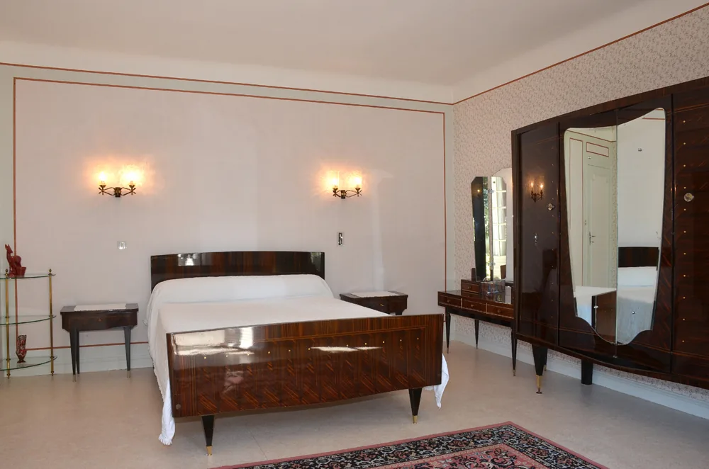 Double bedroom at La Maladrerie holiday house in Chablis